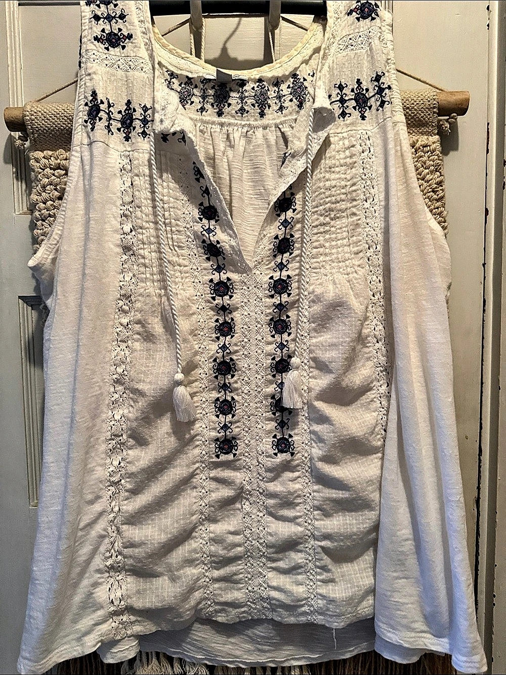Lucky Brand Embroidered Tabk White & Blue 2X/3X